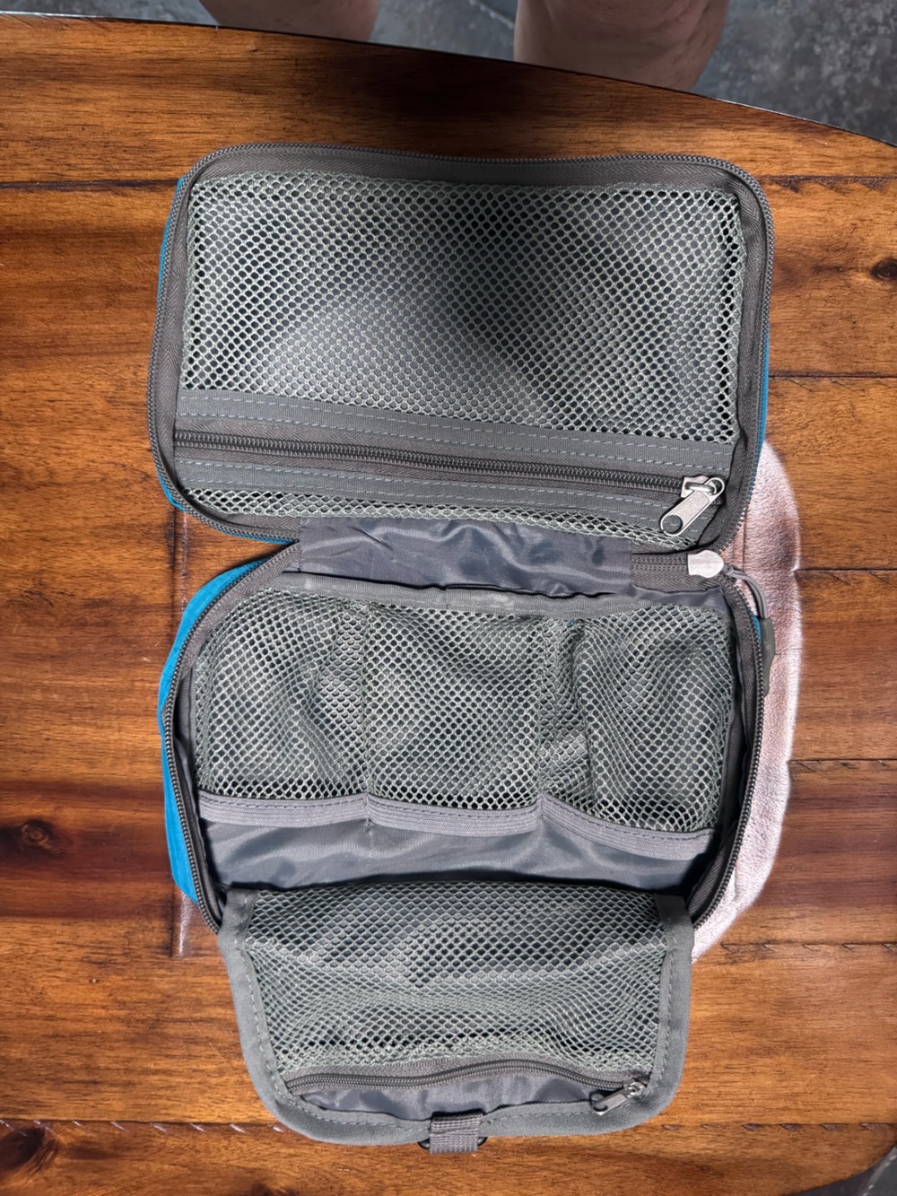 Travelon Purse and Toiletry bag - Picture 11 of 12